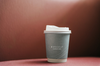 Coffee cup mockup in a red backdrop Free Psd