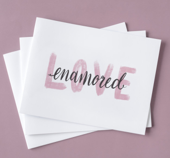 Valentines cards in a pile Free Psd