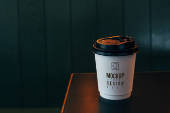 Mockup of a disposable coffee cup Free Psd