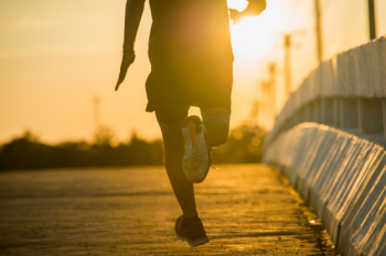 Silhouette of a young fitness man running on sunrise Free Photo