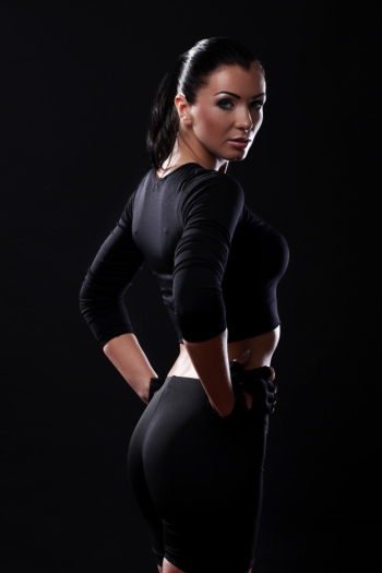 Beautiful fitness girl over black background Free Photo