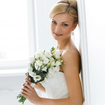 Beautiful bride with bouquet Free Photo