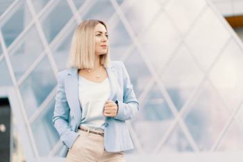Successful business woman in blue suit Free Photo