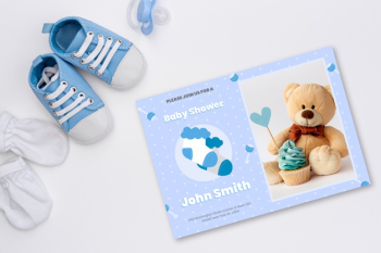 Baby shower invitation with picture of cute teddy bear Free Vector