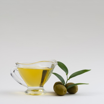 Cup of olive oil with copy space Free Photo