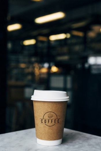 Mockup of a cup of takeaway coffee Free Psd