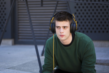 Young man listening to music in headphones Free Photo
