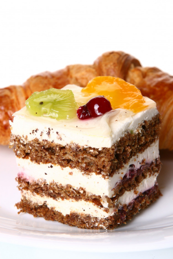 Dessert fruit cake with jam Free Photo