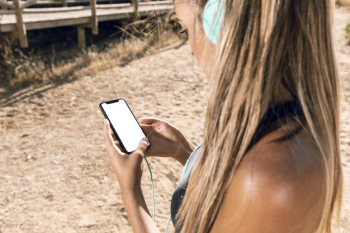 Sporty woman looking at her phone mock-up Free Photo