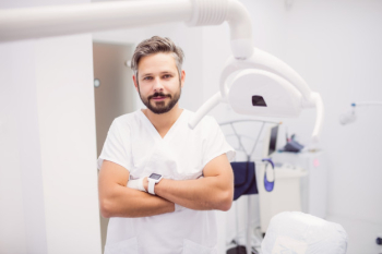 Dentist standing with his arms crossed Free Photo