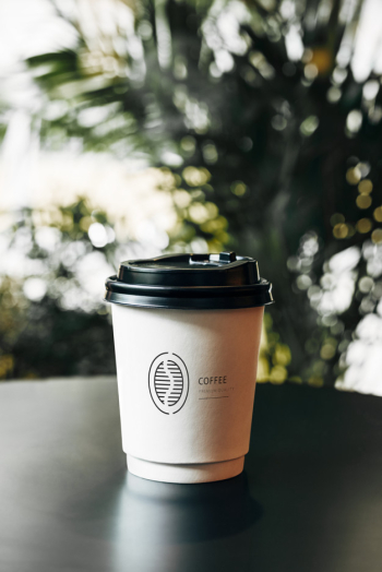 Disposable coffee paper cup mockup design Free Psd