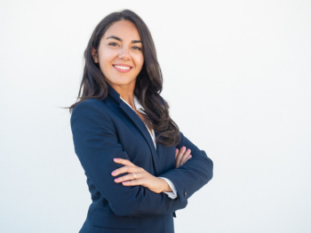 Smiling confident businesswoman posing with arms folded Free Photo