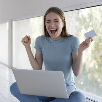Woman screaming after hearing great news Free Photo