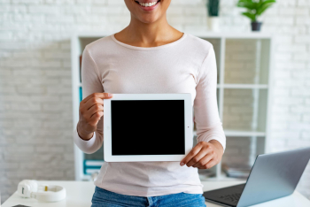 Closeup mockup image of black empty blank screen of tablet in the female hand, cropped image Free Photo