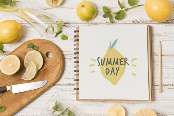 Notebook mockup with lemons for summer drink Free Psd