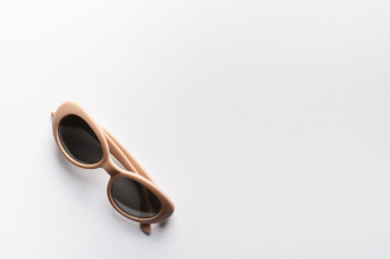 Top view modern sunglasses with copy space Free Photo